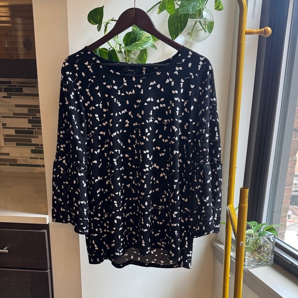 Alfani Black and White Abstract Blouse - Picture 1 of 6